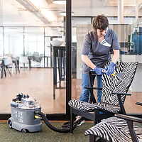 Експерт по почистване на входове